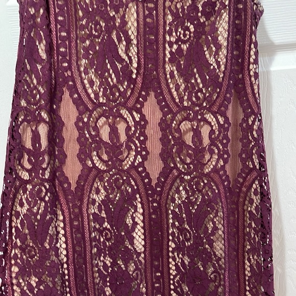 Garnet lace dress - Picture 2 of 3